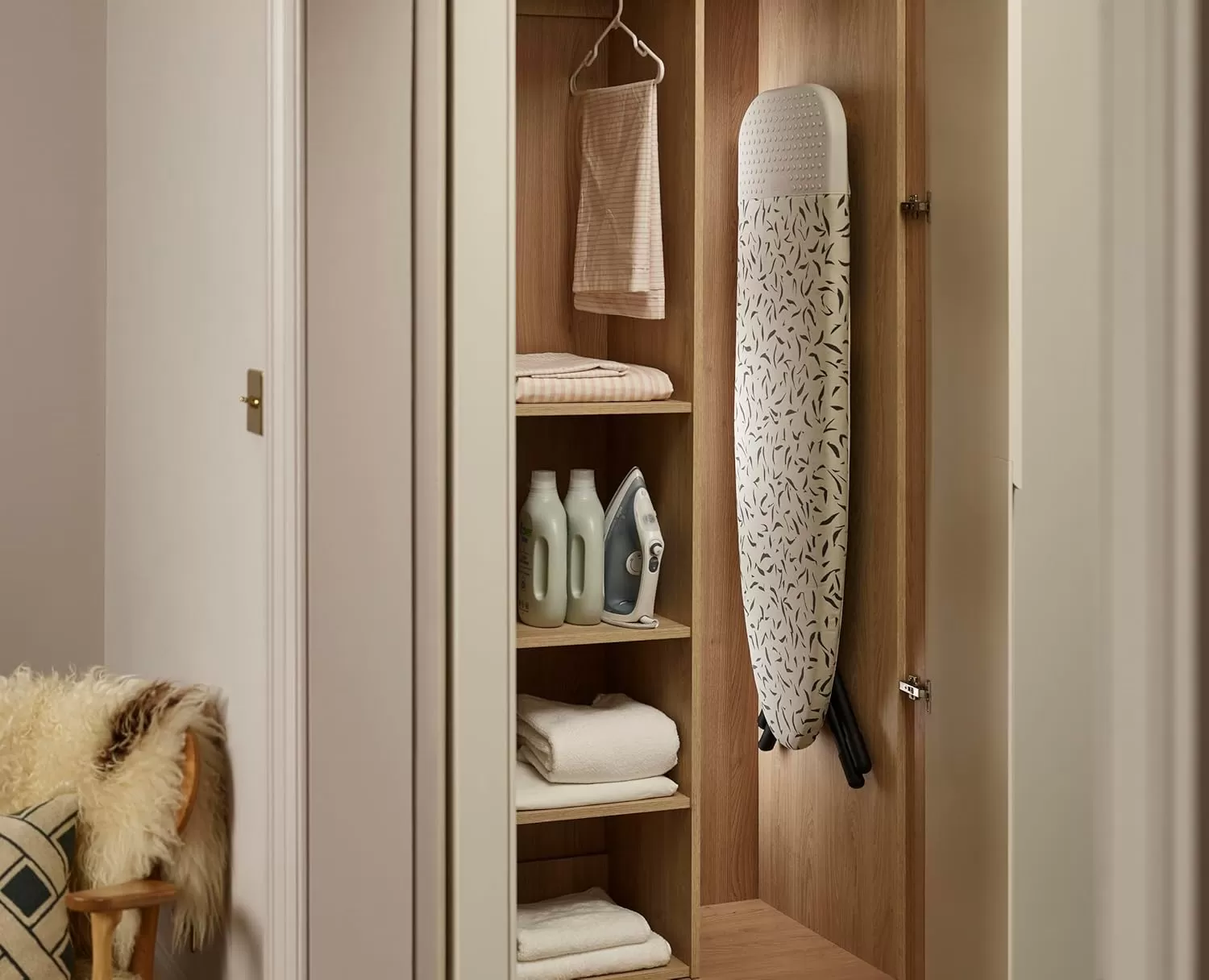 imageJoseph Joseph Glide Plus Ironing Board 130 x 38cm with Compact Adjustable Legs and Integrated Heat Resistant Steam Iron Rest Printed Antidrip Super Absorbent Cotton Cover Ecru Scatter