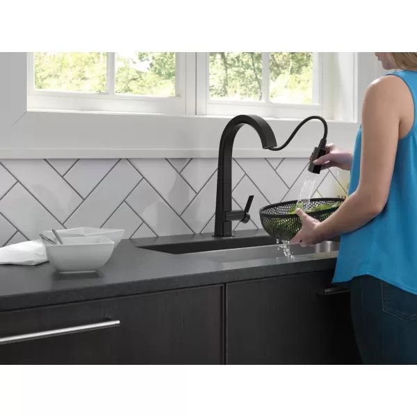 imageDelta Faucet Pivotal Touch Kitchen Faucet Brushed Nickel Kitchen Faucets with Pull Down Sprayer Kitchen Sink Faucet Touch Faucet for Kitchen Sink Touch2O Technology Arctic Stainless 9193TARDSTMatte Black