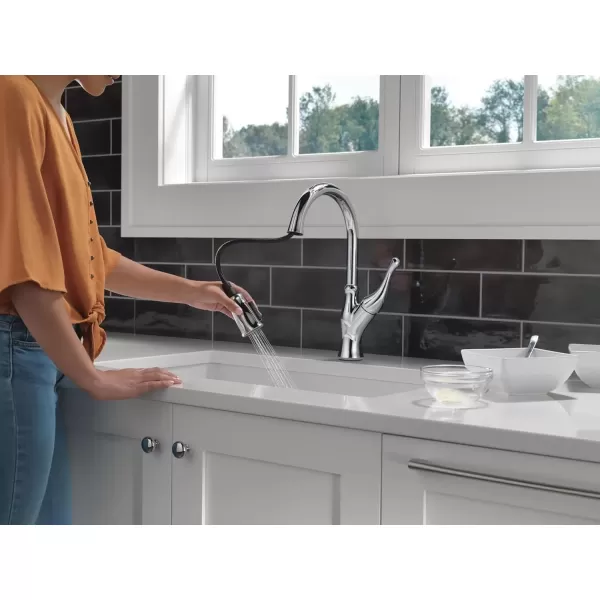 imageDelta Faucet Ophelia Matte Black Kitchen Faucet Touch Touch2O Technology MagnaTite Docking SingleHandle 19888TZBLDSTChrome