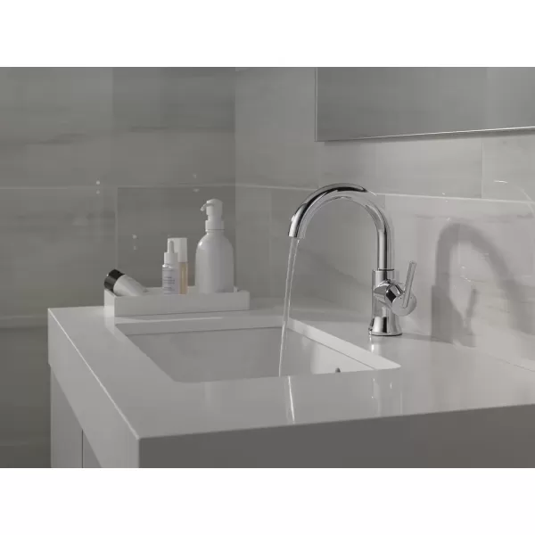 imageDelta Faucet Trinsic Pull Down Bathroom Faucet Bathroom Pull Out Faucet Black Single Hole Bathroom Faucet with Pull Down Sprayer Bathroom Sink Faucet Magnetic Docking Matte Black 559HARBLPDDSTChrome