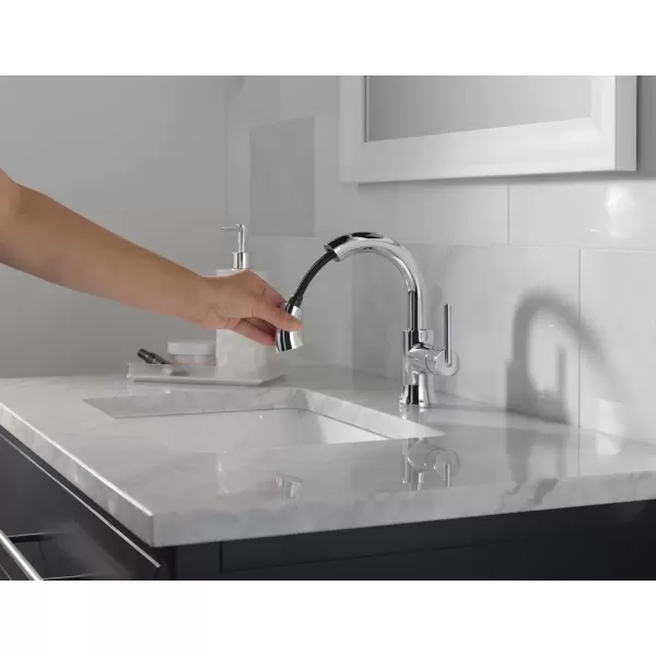imageDelta Faucet Trinsic Pull Down Bathroom Faucet Bathroom Pull Out Faucet Black Single Hole Bathroom Faucet with Pull Down Sprayer Bathroom Sink Faucet Magnetic Docking Matte Black 559HARBLPDDSTChrome