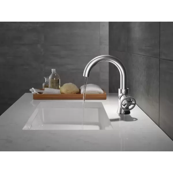 imageDelta Faucet Trinsic Pull Down Bathroom Faucet Bathroom Pull Out Faucet Gold Single Hole Bathroom Faucet with Pull Down Bathroom Sink Faucet Magnetic Docking Champagne Bronze 558HARCZPDDSTChrome