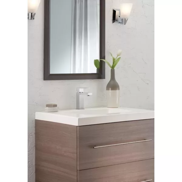 imageDELTA 567LFBLGPMPP Modern Bathroom Faucet 10 GPM Water Flow Matte BlackChrome