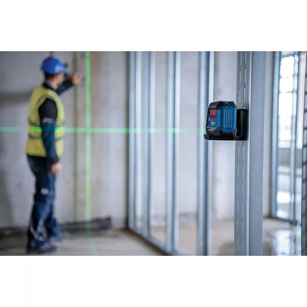 BOSCH GLL50-20GL 65ft Green-Beam Cross-Line Laser with VisiMax Technology, Rechargable Lithium-Ion Battery, Self-Leveling, with Magnetic Mount