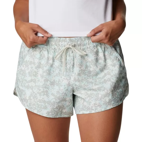 imageColumbia Womens Bogata Bay Stretch Printed ShortChalkDotty Disguise