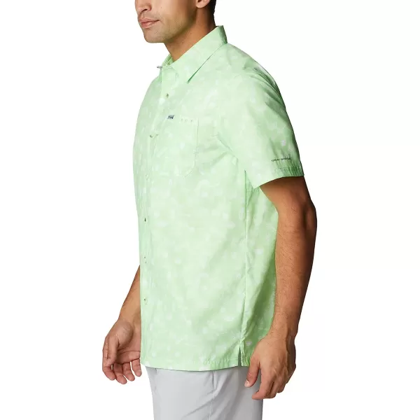 imageColumbia Mens Super Slack Tide Camp ShirtLime Glow Santa Fishin Trip Print